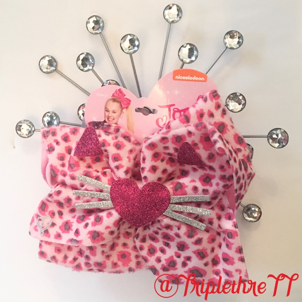 Jojo Siwa Bow Sleepover Flannel Collector’sEdition